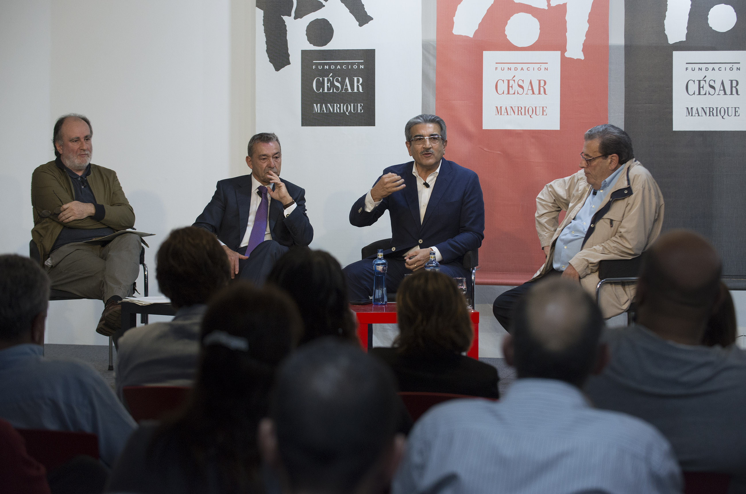 Paulino Rivero: “No recuerdo una norma tan aplaudida a rabiar por las organizaciones empresariales. Si esta gusta tanto a los poderes económicos no puede ser buena socialmente”